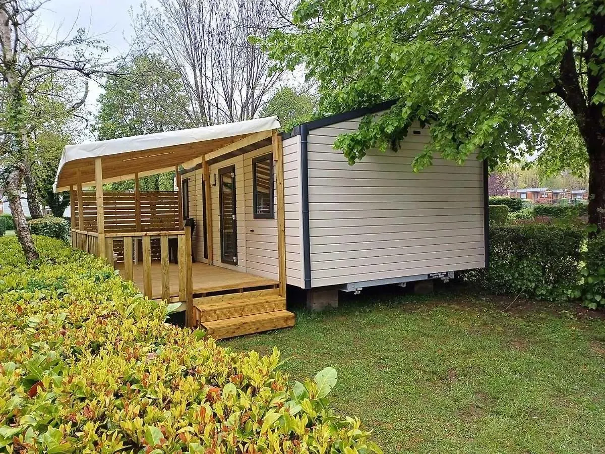 Camping 4 Etoiles - Parc Aquatique - Efah0B Saint-Geniez-dʼOlt 0*,