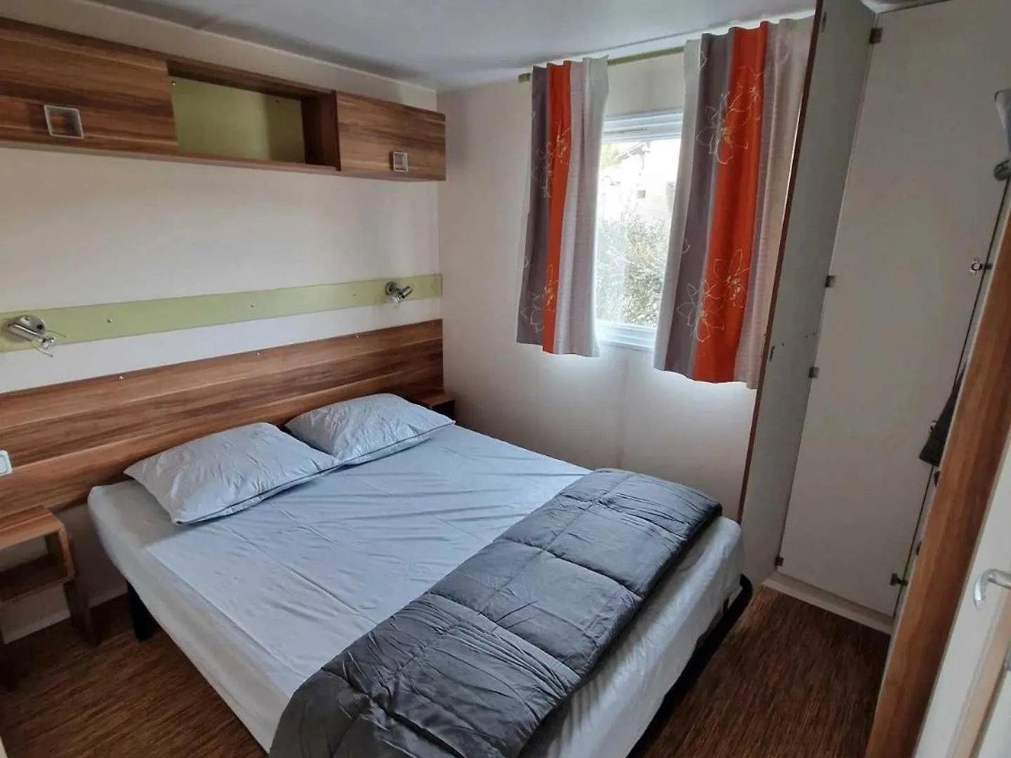Camping 4 Etoiles - Parc Aquatique - Efah0B Saint-Geniez-dʼOlt 0*,  Francja
