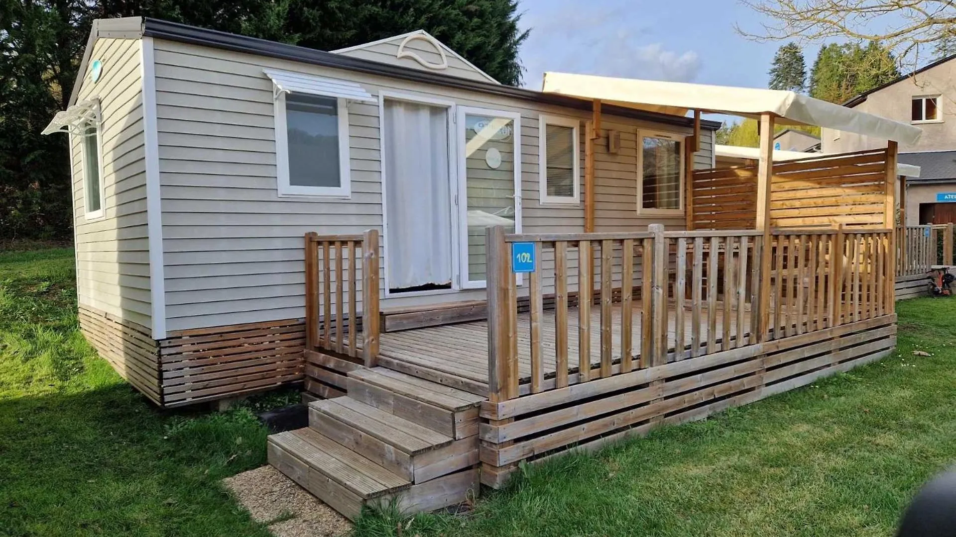 Camping 4 Etoiles - Parc Aquatique - Efah0B Saint-Geniez-dʼOlt 0*,  Francja